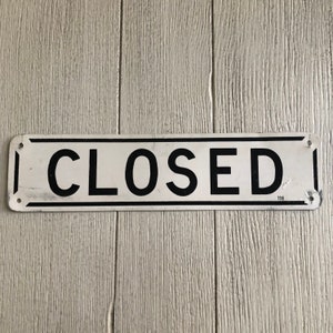 "Geschlossenes ""Closed"" Schild aus den 70er Jahren aus Metall."