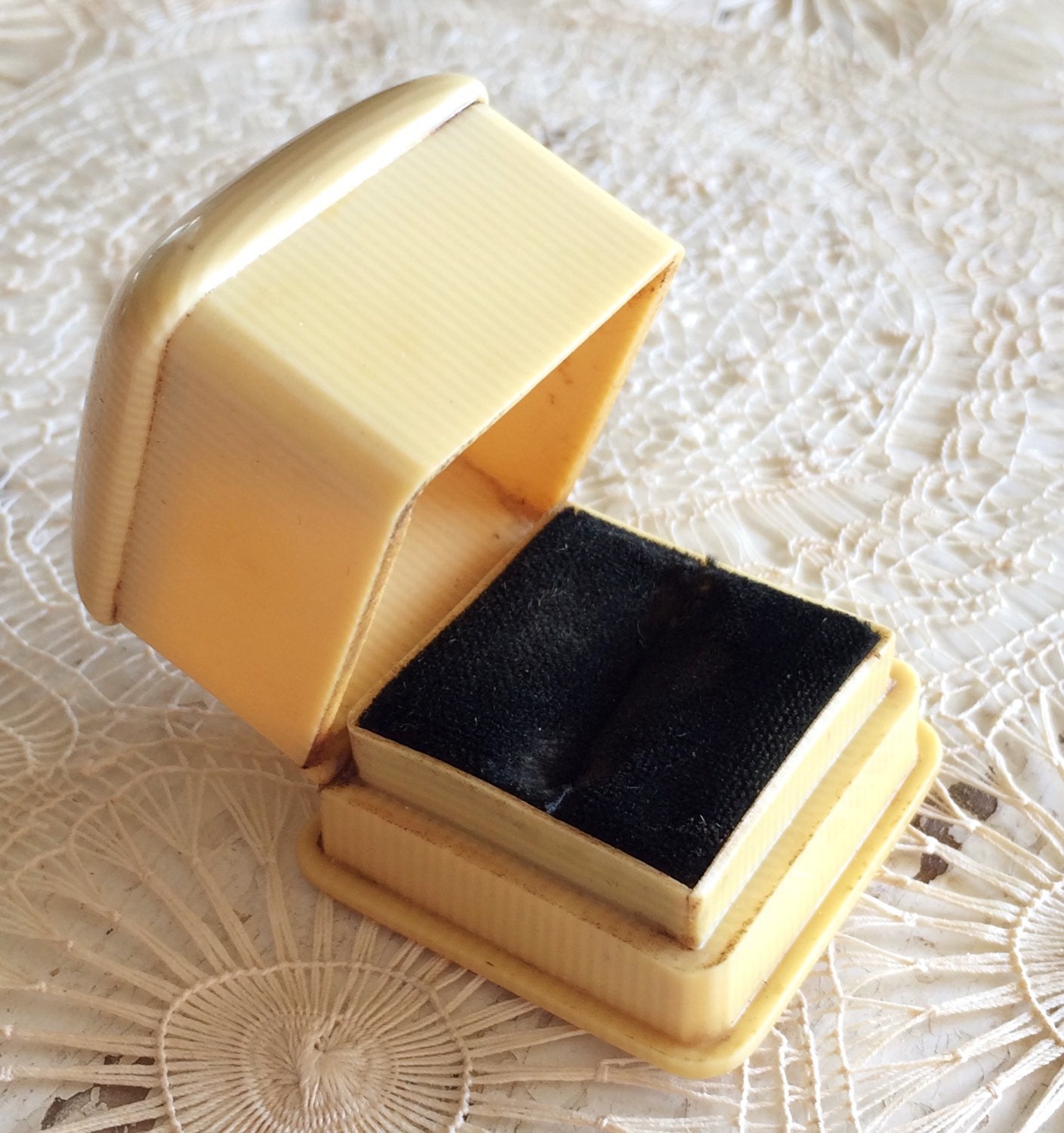  Ring  Box  Wedding Engagement Antique Vintage Ringbox 