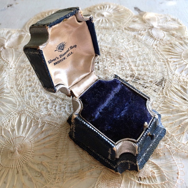 Antique Ring Box Shabby Art Deco Leatherette Diamond Silver Blue Velvet