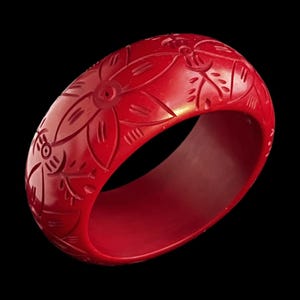 Chunky Red Bakelite Bangle Bracelet: Carved Floral Design