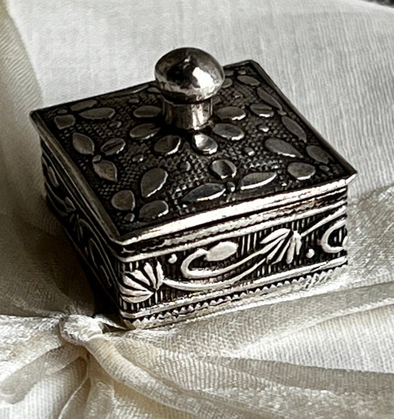 Small Box Natural Stone Metal Lidded Pill Box Precious Stone Trinket Box