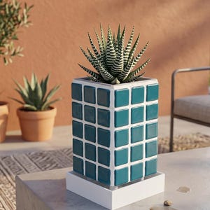 Mosaik-Glaspflanzgefäß mit Untersetzer | Hoher, quadratischer Sukkulententopf, handbemalt, Wohnaccessoire