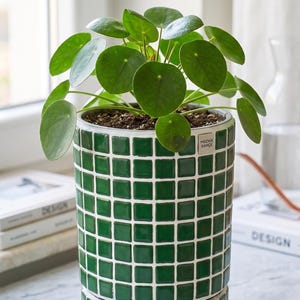Glass Mosaic Planter Pot with Tray, Large Cylindrical Plant Pot with Drainage Hole, Colorful Indoor Flower Pot, Boho Home Decor Planter