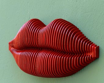 Röda läppar i lager i träskulptur, 3D parametrisk väggkonst, dopaminrumsdekor