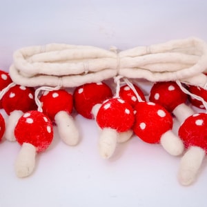Mushroom Bunting – Handmade Felt Nursery Decor, Whimsical Mushroom Garland, Woodland Baby Room Decoration