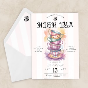 Puede incluir: Una invitación caprichosa para una fiesta de té. La invitación presenta una pila de tazas de té coloridas con acentos de acuarela y el texto "High Tea" en una fuente audaz y decorativa. La invitación también incluye detalles sobre el evento, como la fecha, la hora y la ubicación.