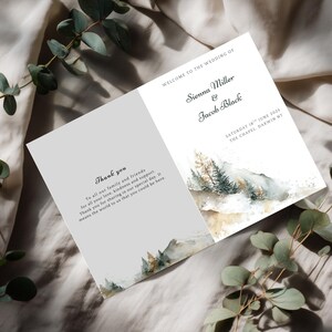 Peut inclure: Un programme de mariage ouvert, avec un design de montagne et d'arbres à l'aquarelle. Il affiche le texte "Bienvenue au mariage de Sienna Miller & Jacob Black" et un message de remerciement. La date est le samedi 18 juin 2025.