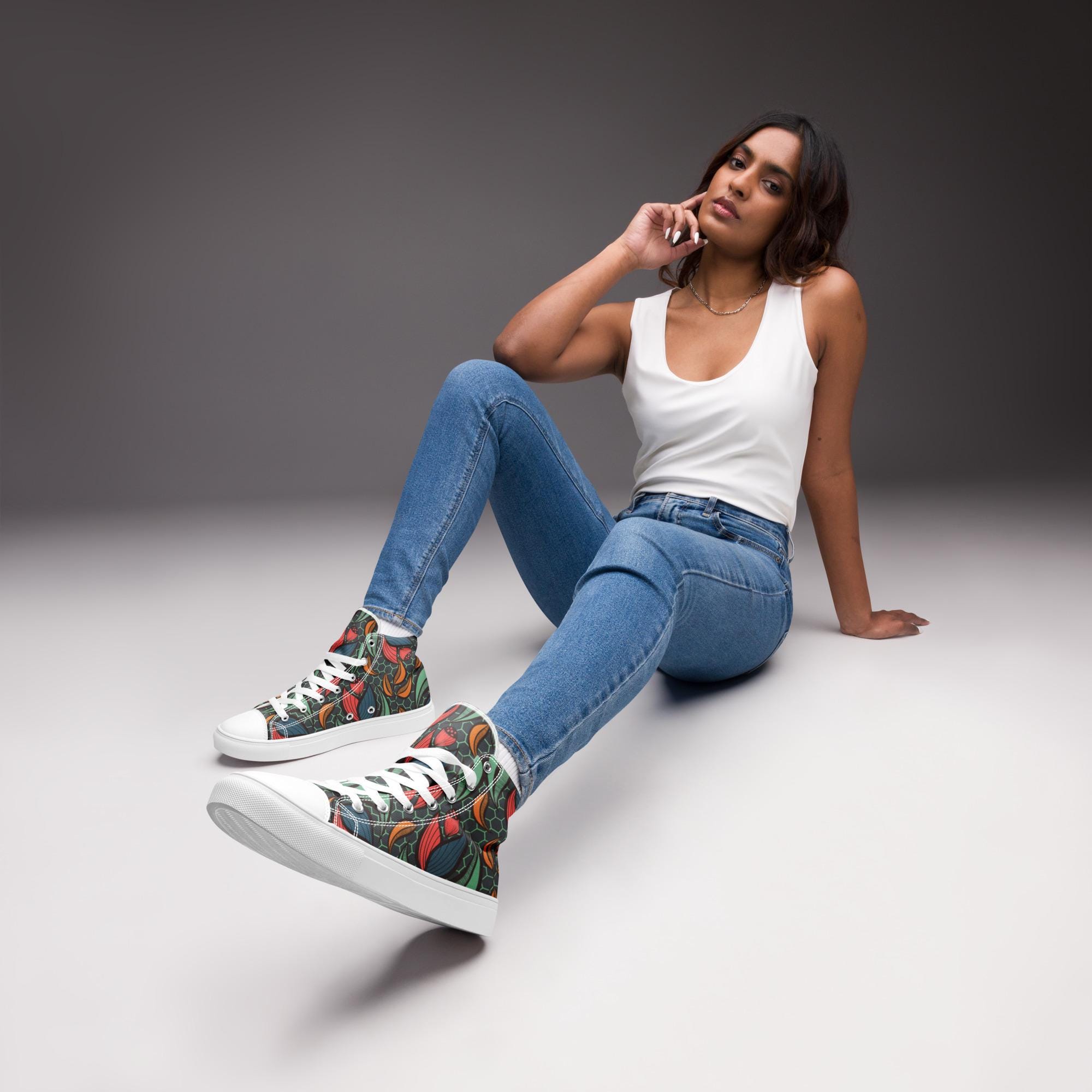 Women’s high top canvas shoes, high quality shoes and comfortable to wear, shoes for school and for holiday also occasions, gifts shoes
