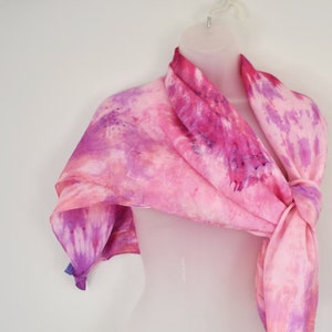 Foulard carré, 100 % soie teint à la main, joli rose, grand carré 44 po. image 1