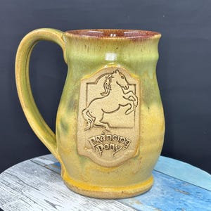 Taza inspirada en el poni rampante, 16 onzas,