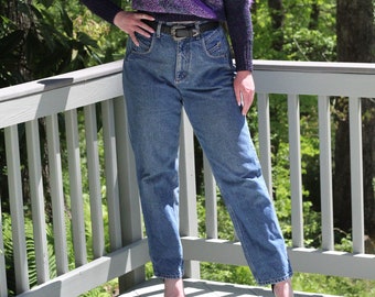 90s medium stonewash high waist tapered mom jeans with yoke 28 inch waist Barb Holland Yoked Jeans 90s  Denim 90s Clothing 90s Aesthetic
