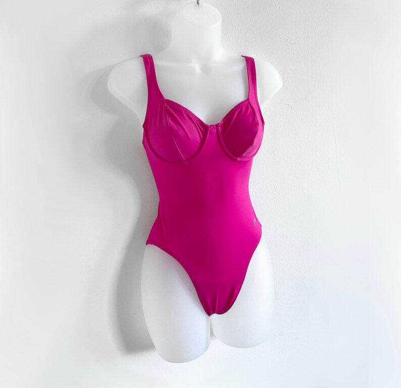 Maillot de bain une pièce sportif rose chaud vintage des années 90 avec armature Surfer Surf One Piece Barbie Swimsuit 90s vintage Swim Size 6 Swim BAYWATCH image 1