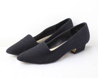 90s black pointy toe block heels, pointy black pumps, Size 8 Size 7.5 shoes, Black Low Heel, 90s Dress Pumps, 90s Footwear, 90s Black Heels