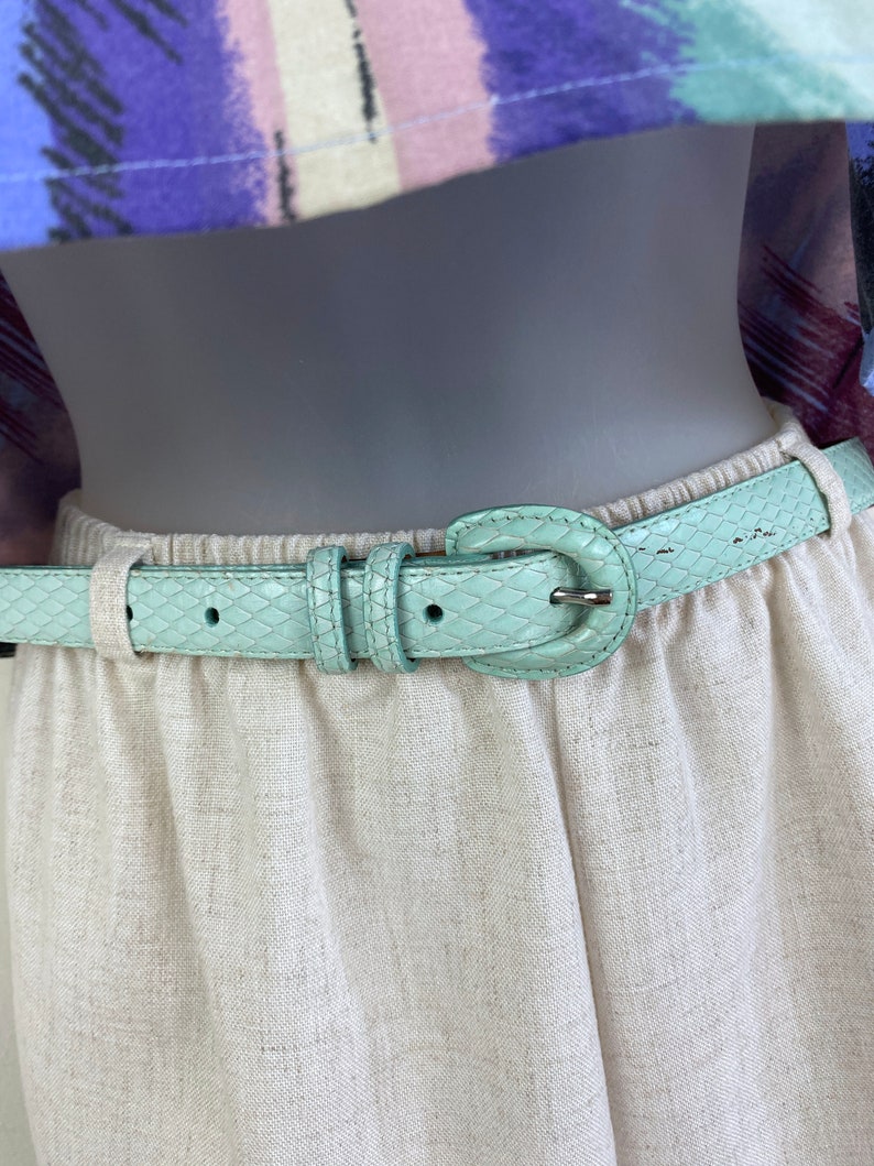 90s vintage seafoam green skinny leather belt, Small Medium, 90s Aesthetic, Snakeskin Belt, 90s Accessories, Pastel Green Belt, Pastel Goth image 6