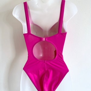 Maillot de bain une pièce sportif rose chaud vintage des années 90 avec armature Surfer Surf One Piece Barbie Swimsuit 90s vintage Swim Size 6 Swim BAYWATCH image 7