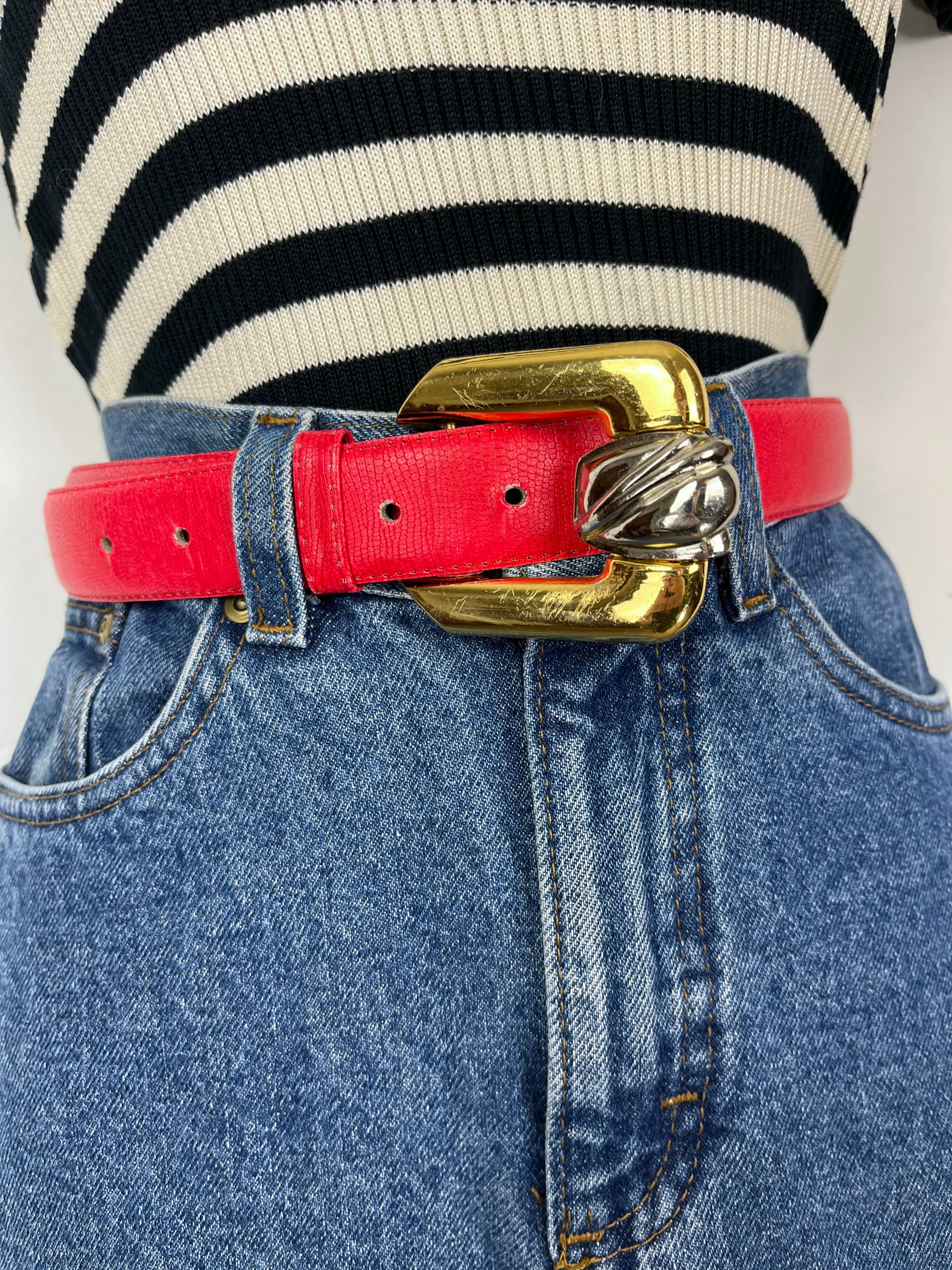 Vintage 80s 90s Red Leather Skinny Belt Gold Hardware Lady Captiva Size S 24-28 90s Skinny Red Leather Belt With Gold Buckle, Small, 90s  main image 3