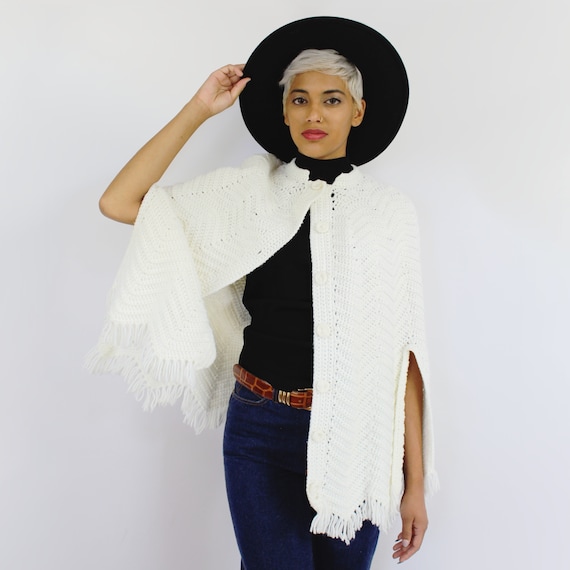 60s white crochet fringe cape, Cottagecore One Size 70s Vintage Cape 60s Fringed Poncho, SIXTIES, SEVENTIES, White Cape, 70s Clothing HIPPIE