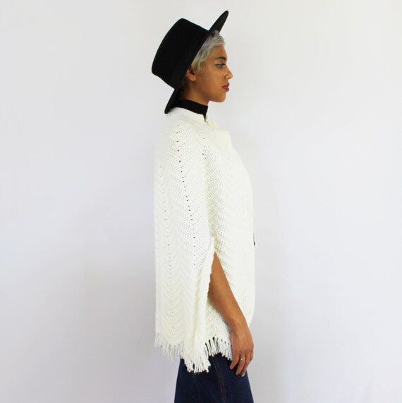 60s white crochet fringe cape, Cottagecore One Si… - image 6