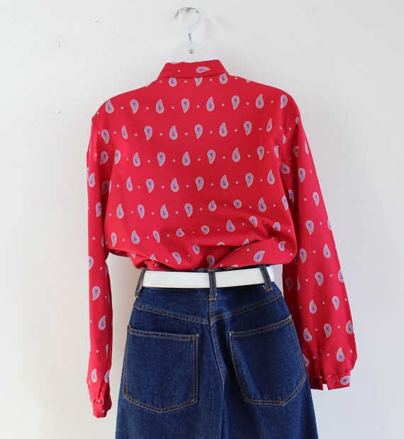 80s red paisley print long sleeve ruffle blouse, … - image 8