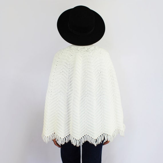 60s white crochet fringe cape, Cottagecore One Si… - image 7