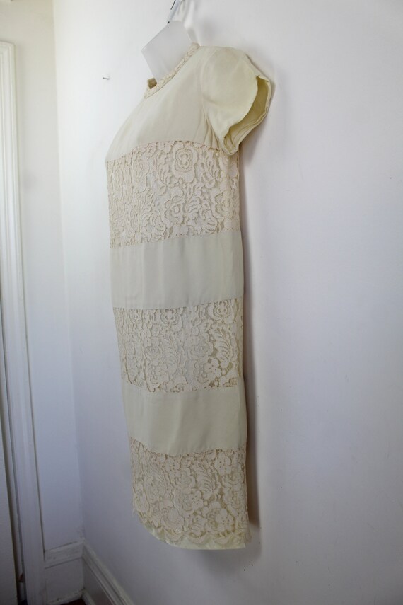 60s Vintage cream and lace block mini dress with … - image 5