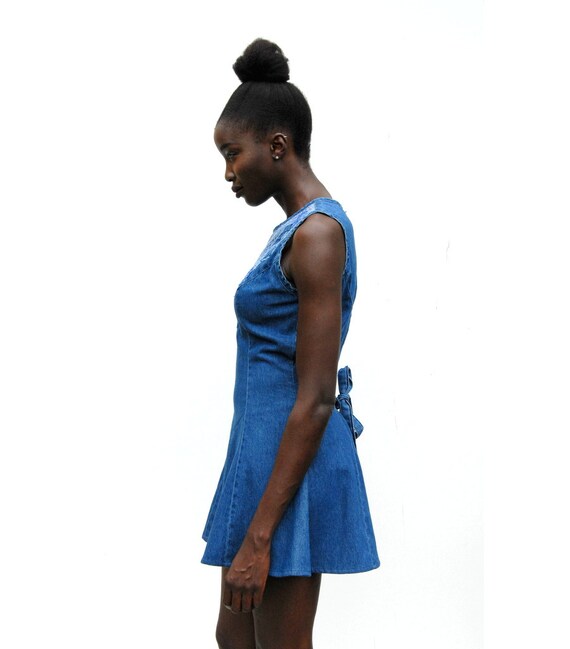 90s Vintage fitted denim mini dress with crochet … - image 7