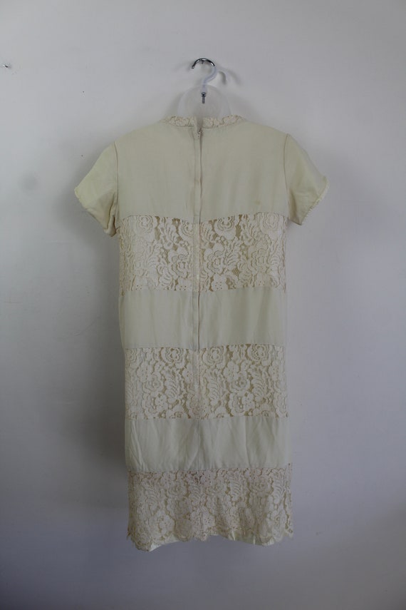 60s Vintage cream and lace block mini dress with … - image 6