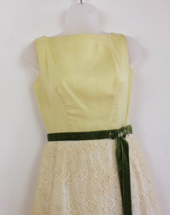 60s yellow and cream eyelet lace empire waist dre… - image 7