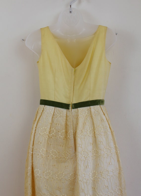 60s yellow and cream eyelet lace empire waist dre… - image 3