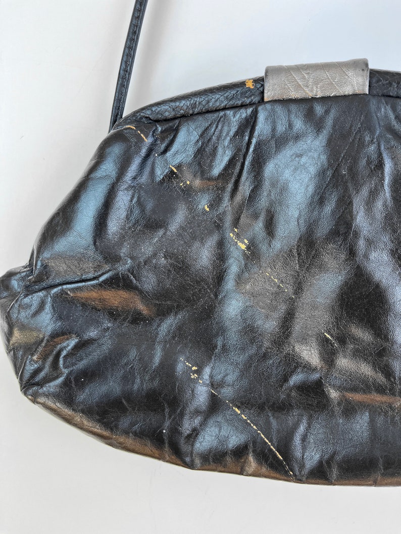 80s black and bronze patchwork reptile skin embossed leather purse, Small Shoulder Bag, 80s Aesthetic, Doctor Frame Bag, 80s Vintage Purse image 7