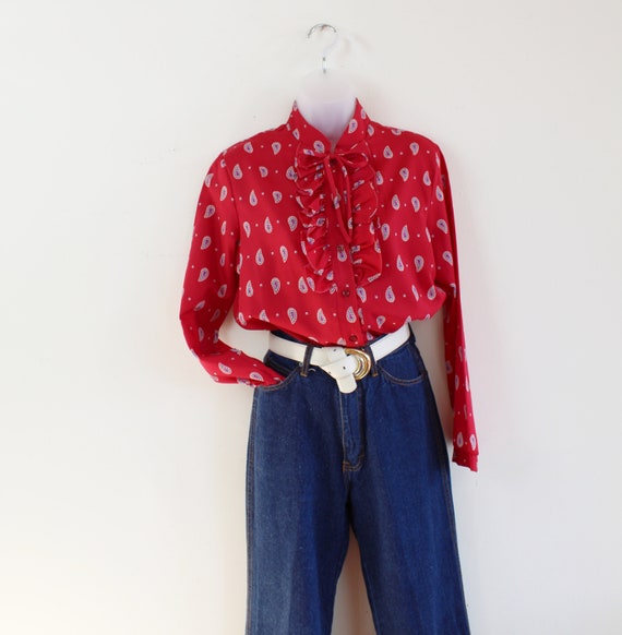 80s red paisley print long sleeve ruffle blouse, … - image 5