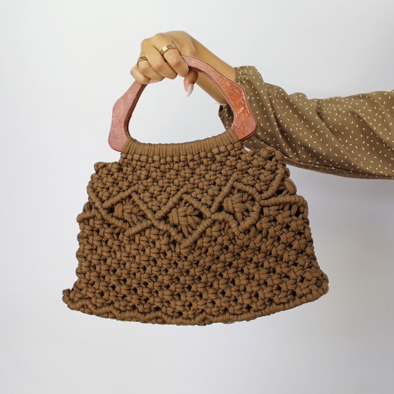 70s brown macramé bag with wood handle, Boho Handbag, Wood Handle Bag, 70s Handbag, 70s VINTAGE Purse, Retro Accessories, 70s Aesthetic