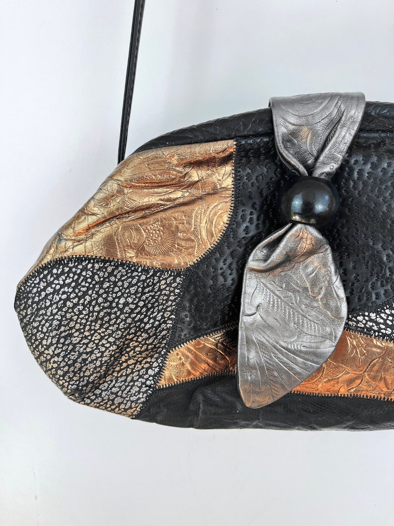 80s black and bronze patchwork reptile skin embossed leather purse, Small Shoulder Bag, 80s Aesthetic, Doctor Frame Bag, 80s Vintage Purse image 4