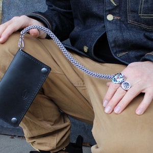 Cartera clásica de cuero negro para hombre, estilo motero, con cadena, para motocicleta, gruesa, de cuero, personalizada.