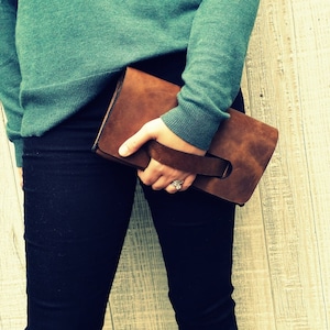 Leder Clutch / Clutch mit Henkel / Damen-Ledertasche / Lederhandtasche / Braun Schwarz Leder Geldbörse