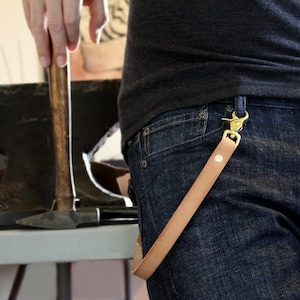 Cadena de billetera de latón y cuero, cadena de billetera de cuero para hombres, cadenas de billetera únicas, correa de cuero ancha, regalos geniales para hombres, billetera de motociclista