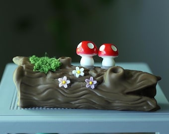 Decoración de recinto para arañas saltarinas: tronco de árbol caído con flores artificiales y hongos.