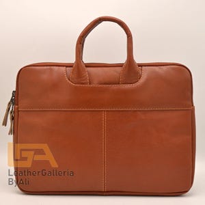 Sac pour ordinateur portable personnalisé en cuir pleine fleur - Porte-documents cartable pour homme et femme, sac de travail en cuir avec compartiments.