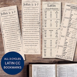 Peut inclure: Ensemble de trois marque-pages Latin CC. Ils présentent des extraits de Jean 1:1-7, des déclinaisons nominales latines et des terminaisons de première conjugaison. Parfaits pour l'apprentissage.