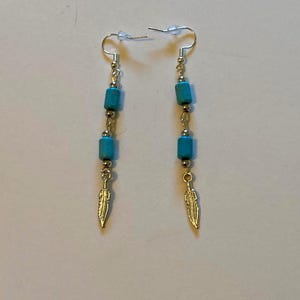 Lange türkis Howlith Silber Ton Ohrringe