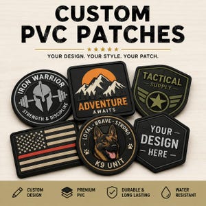 Puede incluir: Una colección de parches de PVC personalizados en varias formas, incluyendo diseños redondos, cuadrados y de escudo. Los parches presentan texto y gráficos como una bandera americana, una escena de montaña y las palabras "Adventure Awaits."