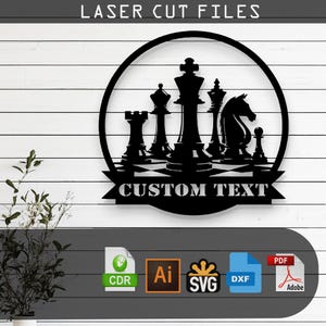 Puede incluir: Diseño de archivo de corte por láser en blanco y negro de un juego de ajedrez con el texto "CUSTOM TEXT" en una pancarta. El diseño incluye un rey, una reina, una torre, un caballo, un alfil y un peón. El diseño está en un círculo.