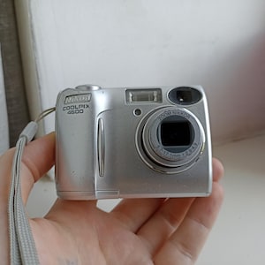 Nikon Coolpix E 4600 Silver 4.0MP digital compact camera WORKing FULL Set