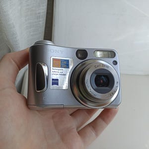 Sony Cybershot DSC-S80 Silver 4.1MP digital compact camera WORKing FULL Set