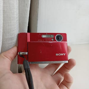 RARE Red Sony Cyber-shot DSC-T50 7.2MP digital compact camera WORKing FULL Set