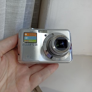 Fujifilm FinePix AX300 Silver 14.0MP digital compact camera WORKing Full Set BOX