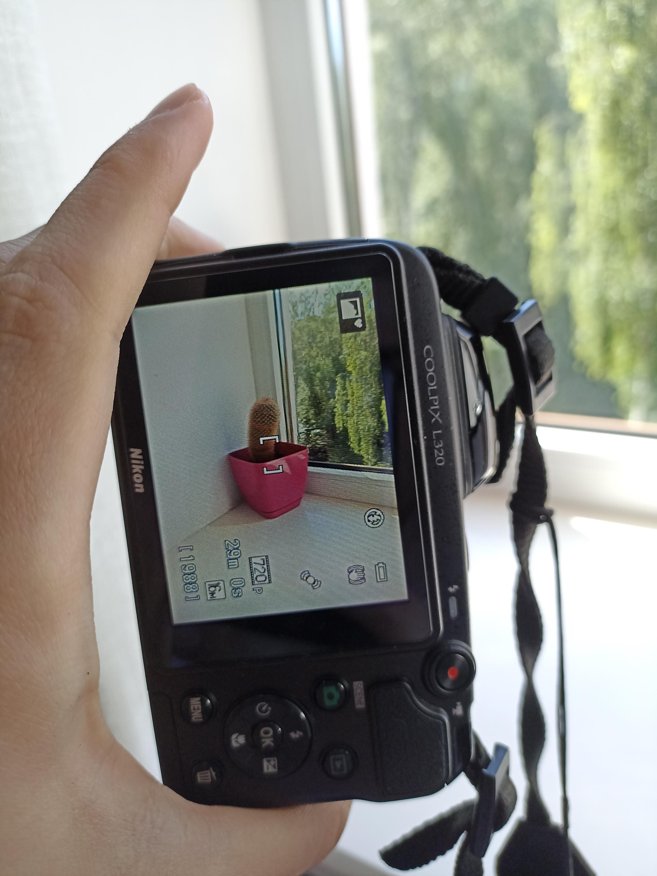 Nikon Coolpix L320 ブラック 16.1MP デジタルコンパクトカメラ 動作品 