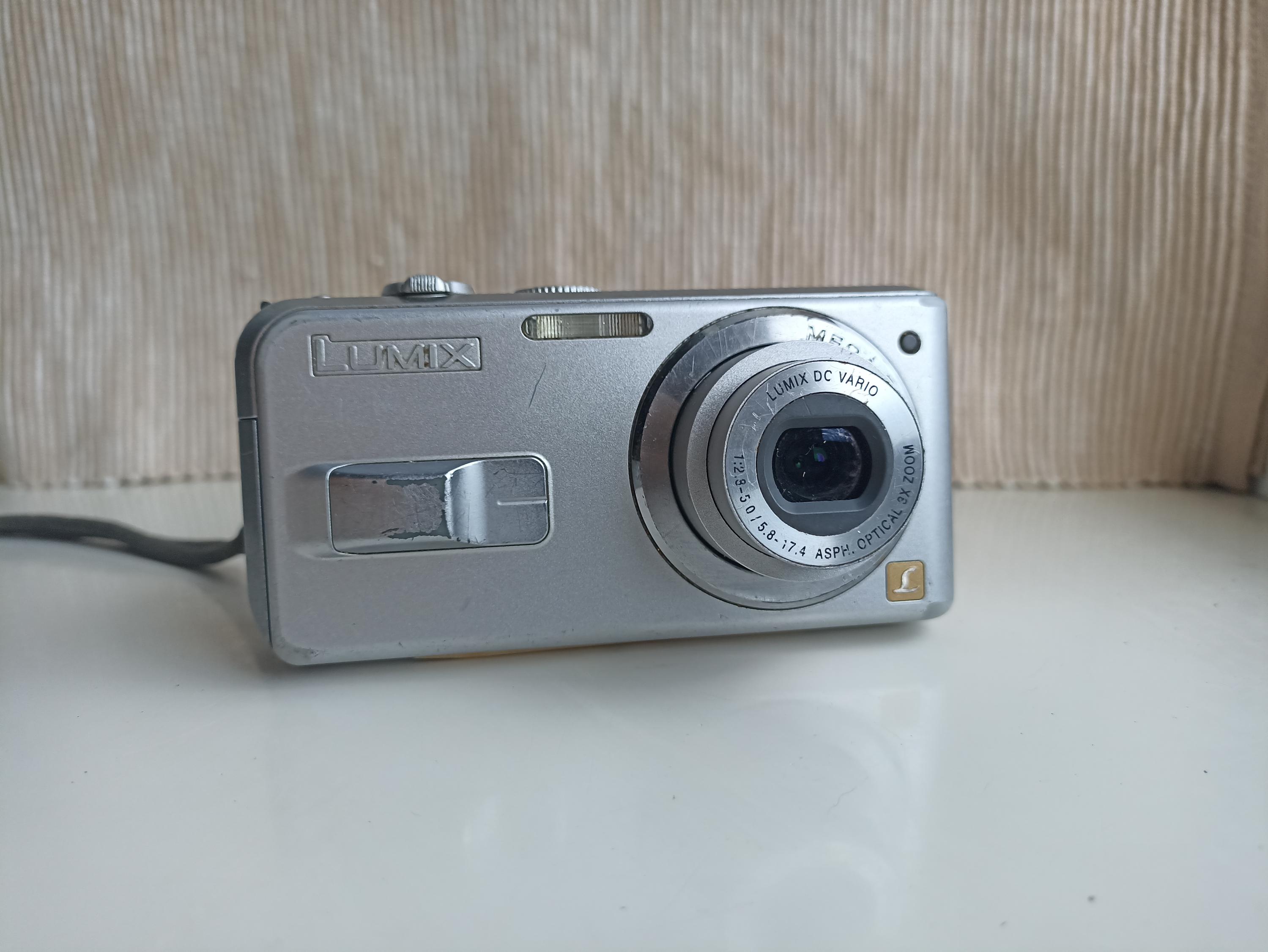 Panasonic LUMIX DMC-LS2 シルバー　デジカメ Panasonic Lumix DMC-LS2 Silver 5.0MP Digital Compact Camera