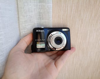 Nikon Coolpix L25 Black 10.1MP digital compact camera WORKing Full Set