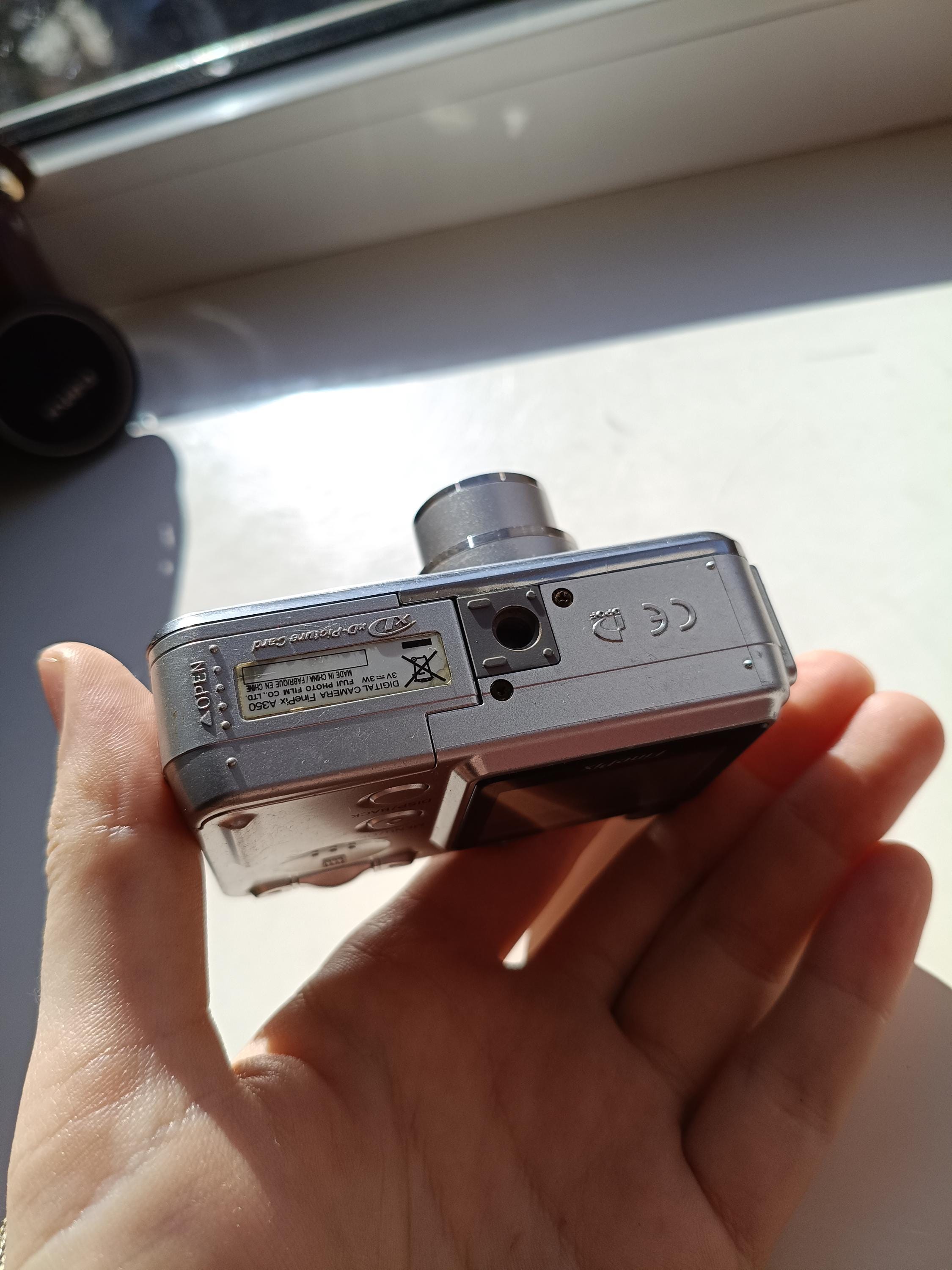 【xDカード付属】富士フイルム　FinePix A350　単3電池駆動　おまけ付 Fujifilm Finepix A350 Silver 5.2MP Digital Compact Camera Xd Card
